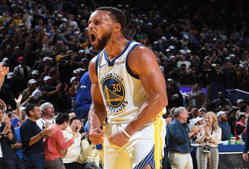 Curry sizzles with 42; Warriors torch Nuggets image