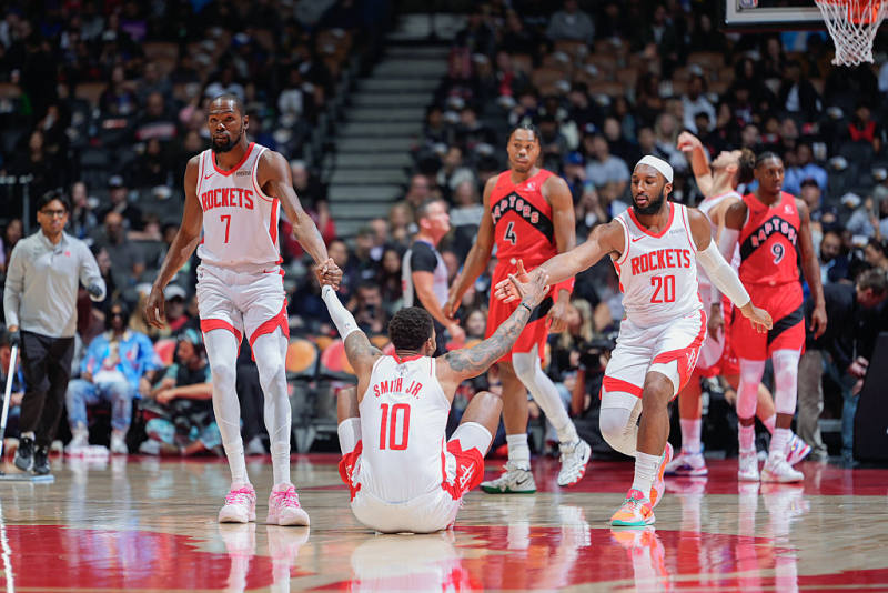 Rockets score second straight win, beat struggling Raptors image