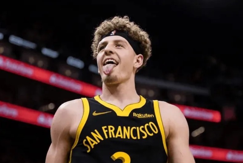 Warriors exercise 4th year team option on Podziemski image