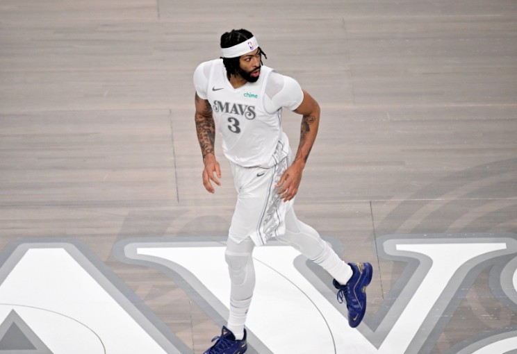 Davis sidelined with low grade calf strain image