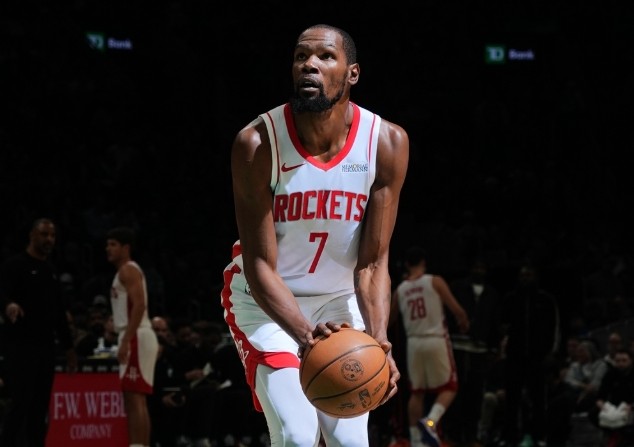 High-powered Rockets blast Celtics image