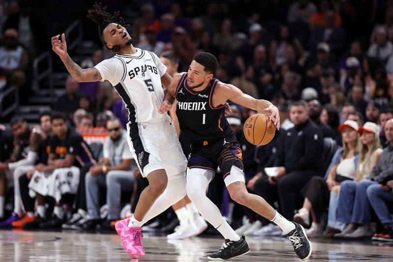Suns stun Spurs, end San Antonio’s perfect start image