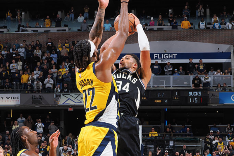 Antetokounmpo hits game-winner as Bucks edge Pacers image