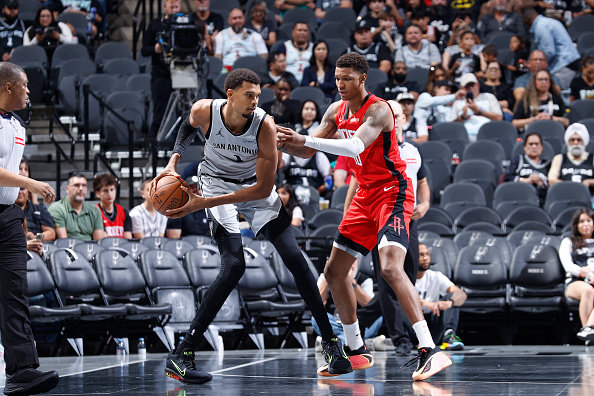 Spurs send Rockets crashing image