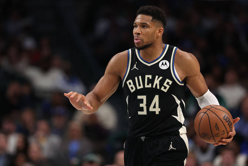 Giannis, Rollins lift Bucks past Mavericks in late thriller image