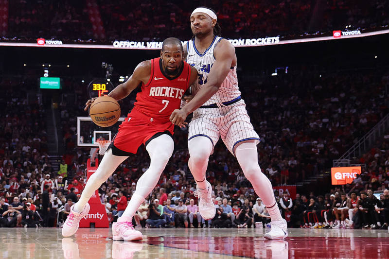 Rockets survive Magic in OT image