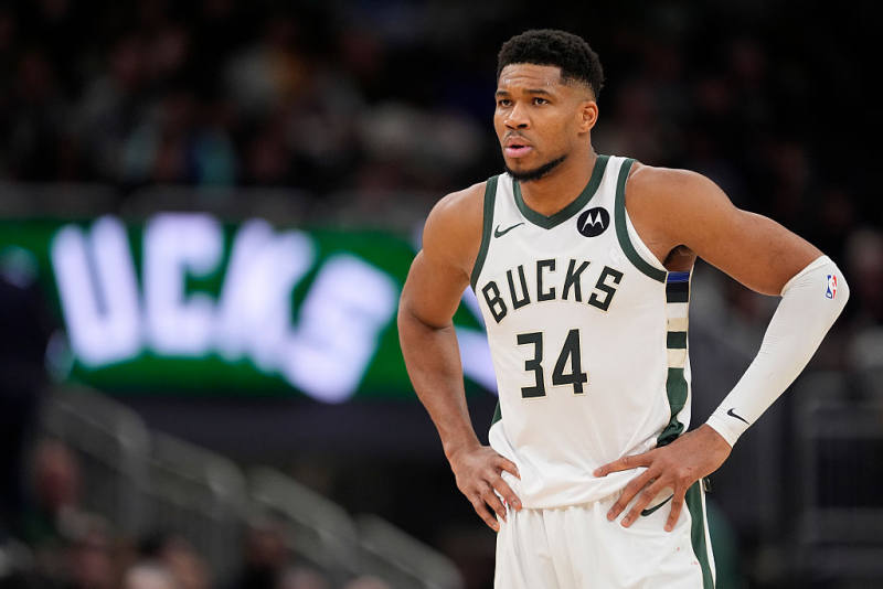 Bucks begin tough stretch without Giannis image
