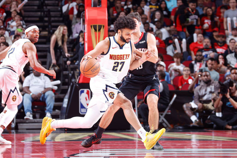Nuggets hold off Rockets in clutch image