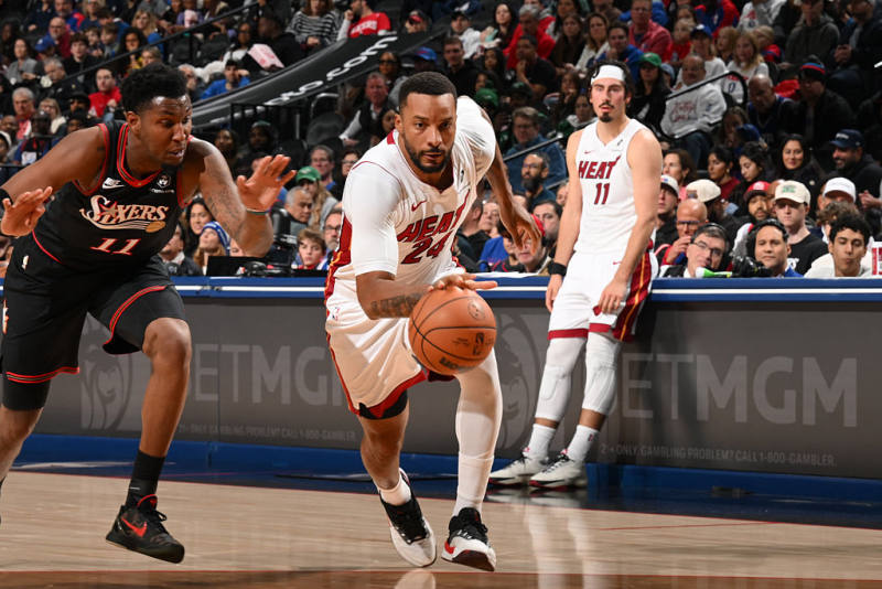 Heat win fourth straight behind Powell, Ware image