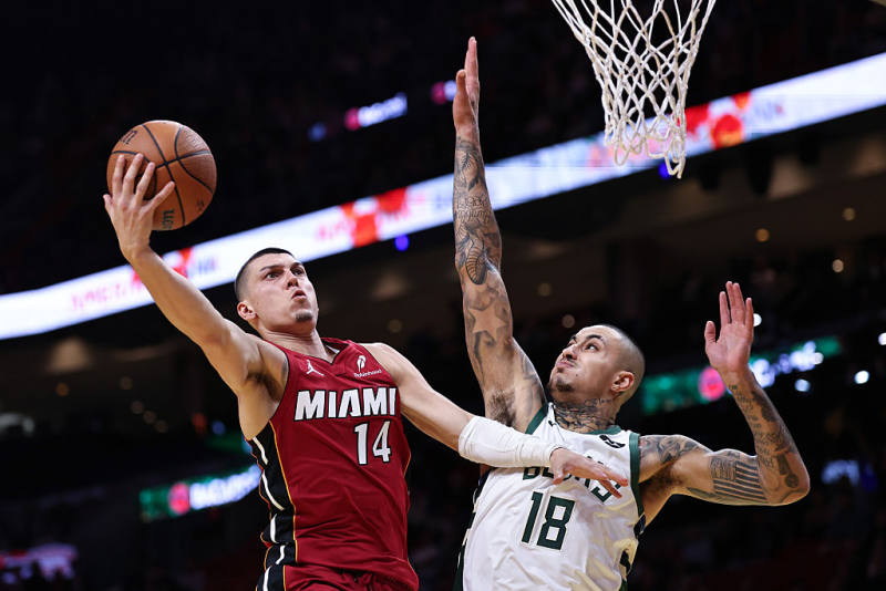 Heat hold off Bucks to extend win streak to six image