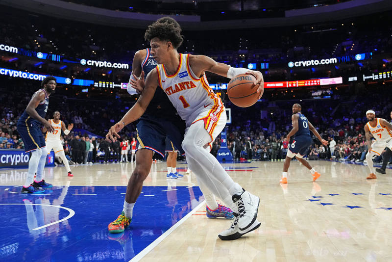 Hawks escape Sixers behind Johnson's 41 image