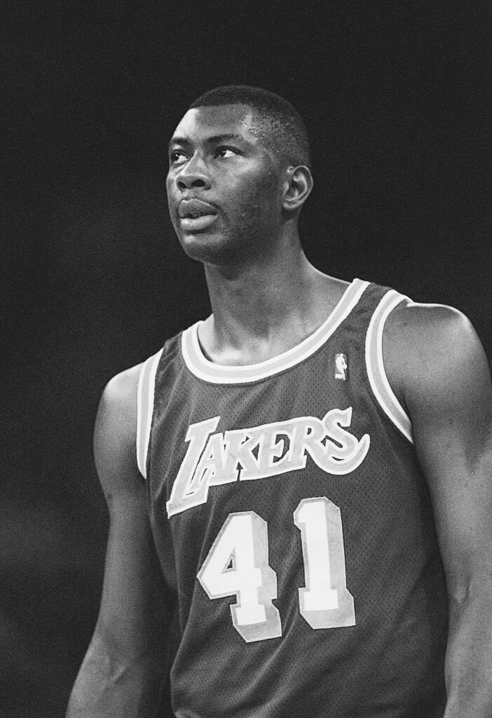 Former Lakers big man Elden Campbell dies at 57 image