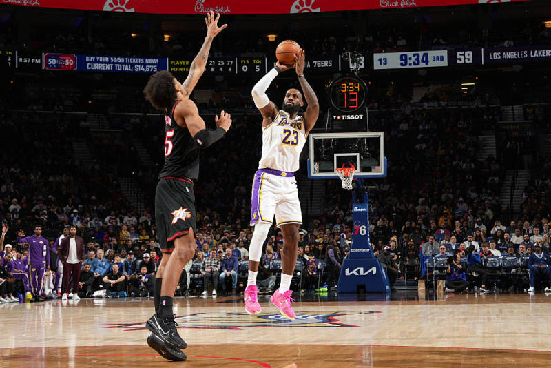 James’ late heroics, Doncic’s triple-double lead Lakers past Sixers image