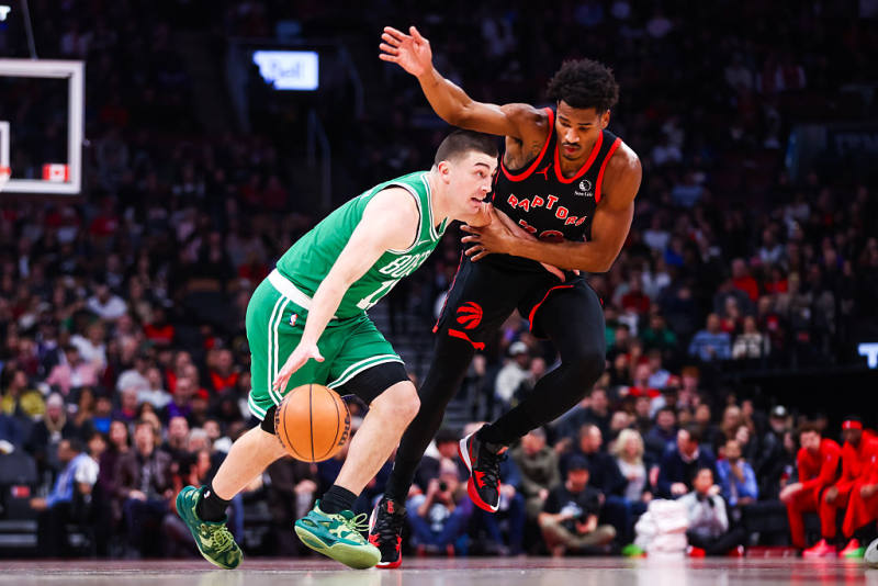 Pritchard’s 33 powers Celtics past Raptors image