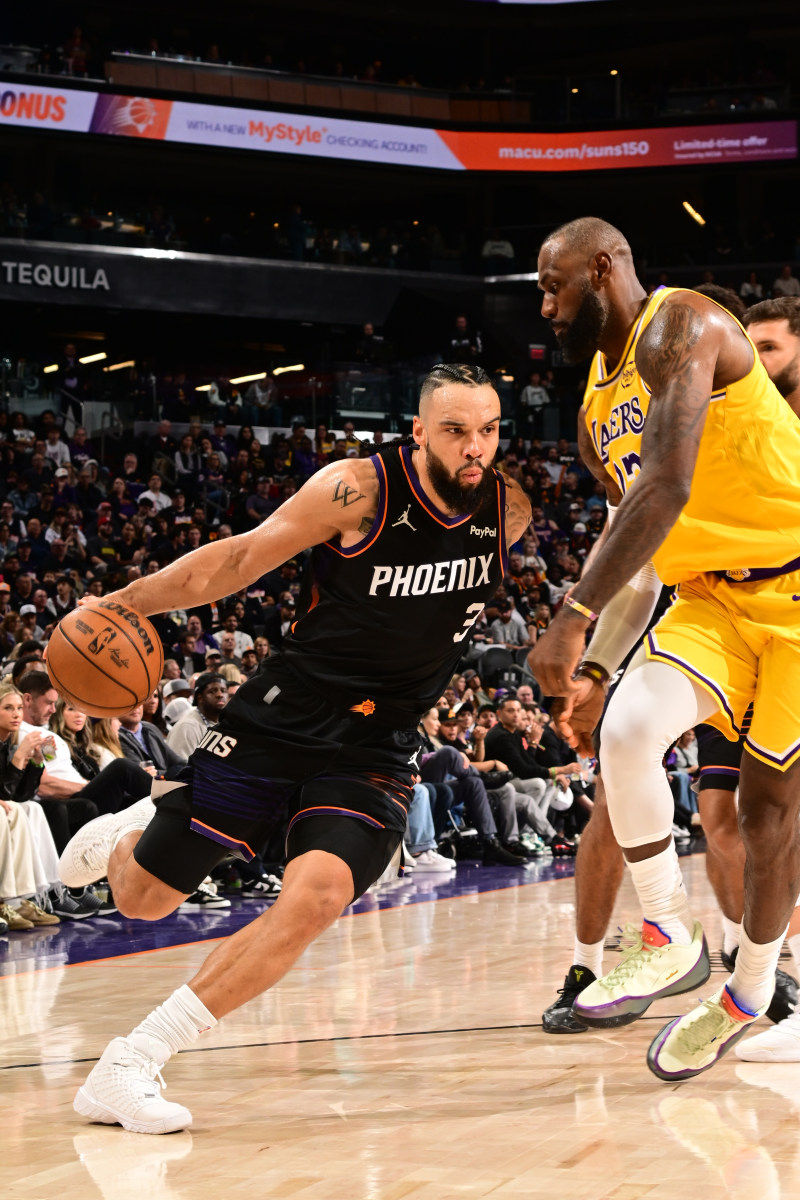 Suns blow out shorthanded Lakers image