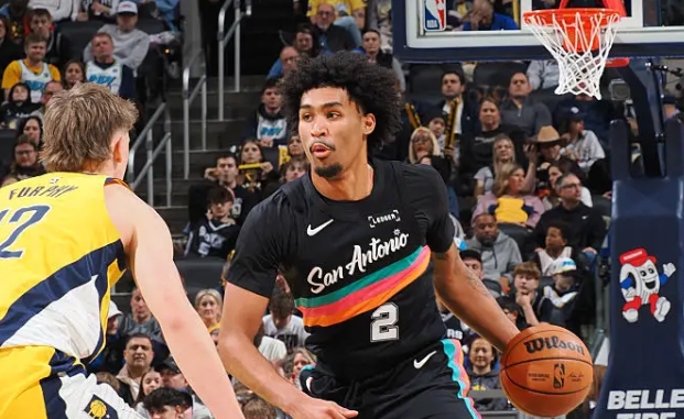 Fox, Harper lead shorthanded Spurs to road win over Pacers image