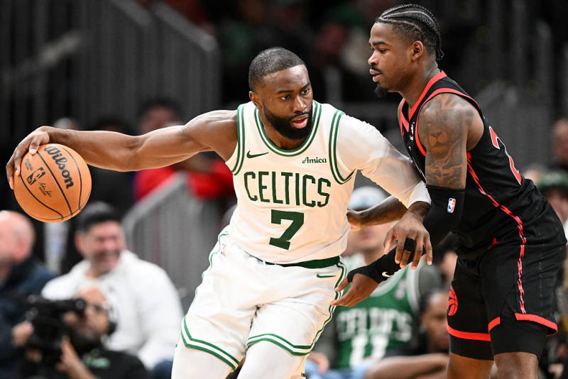Celtics hold off Raptors behind Brown, Pritchard image