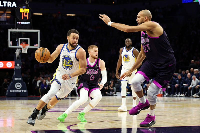 Warriors dominate third quarter, cruise past Timberwolves to end skid image