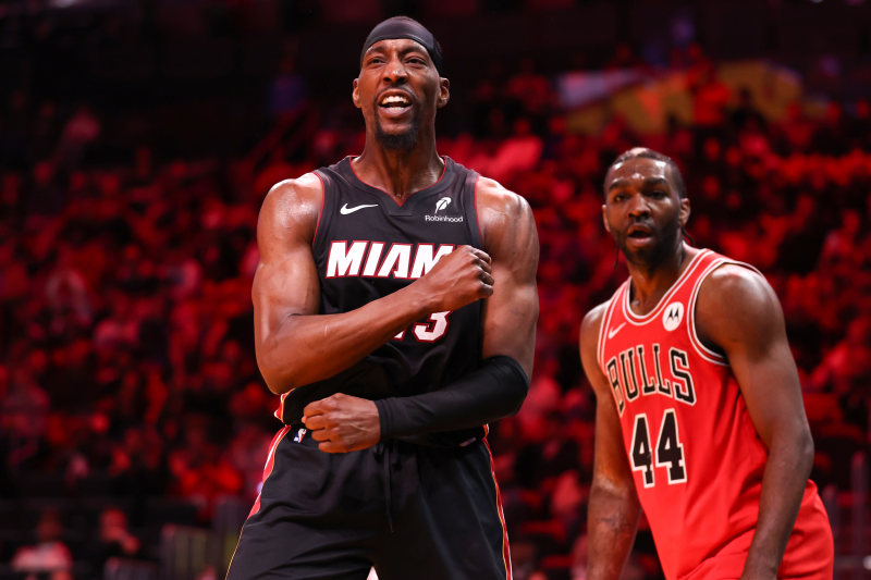 Heat build 54-point lead, overwhelm Bulls image