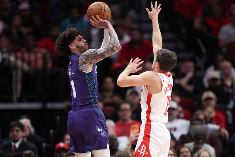 Hornets extend streak to eight with win over Rockets image
