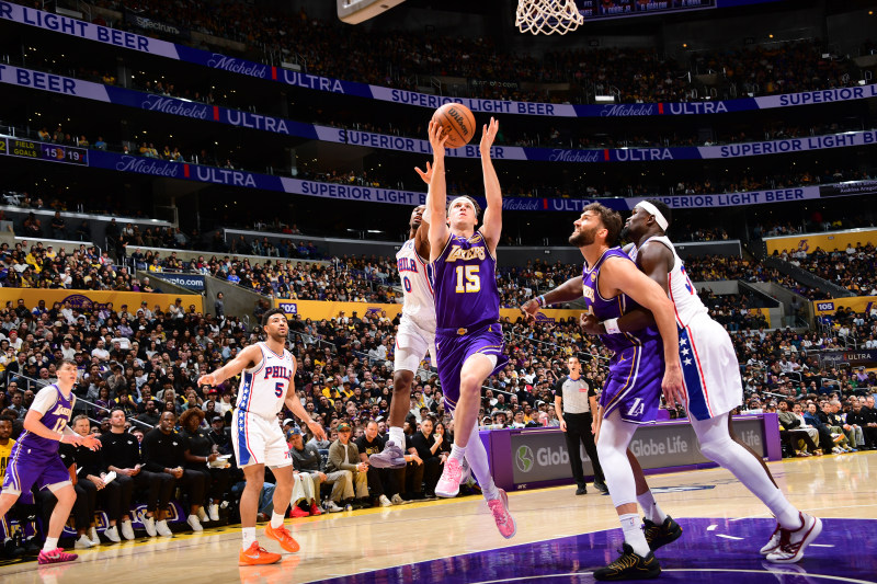 Reaves powers Lakers to escape 76ers in a thriller image