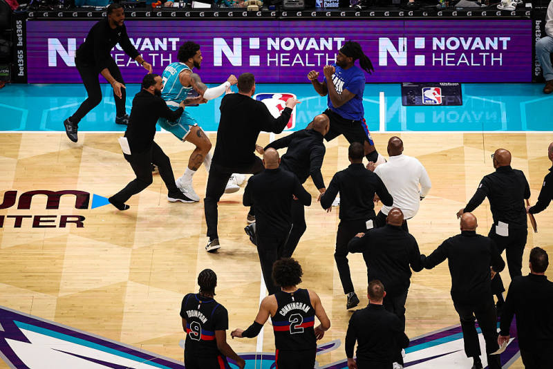 Stewart suspended 7 games; 3 others penalized after Pistons-Hornets fight image