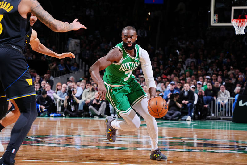 Celtics dominate Warriors behind Brown, Tatum image