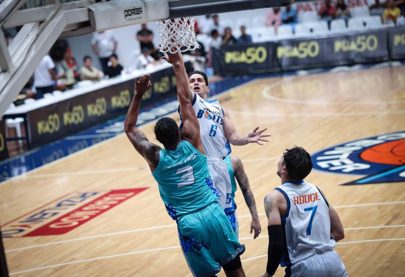 Brickman, Meralco torch Phoenix
 image