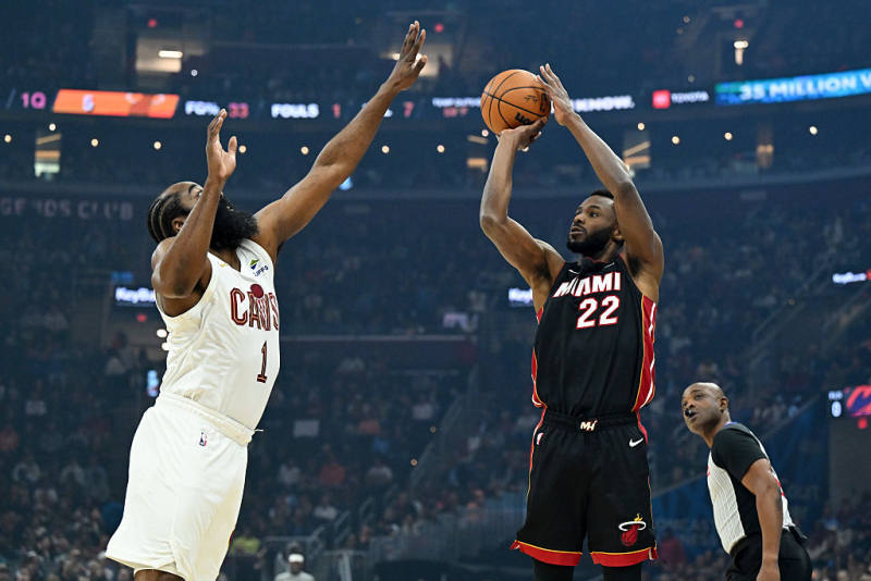Heat surge late, snap skid vs Cavs image