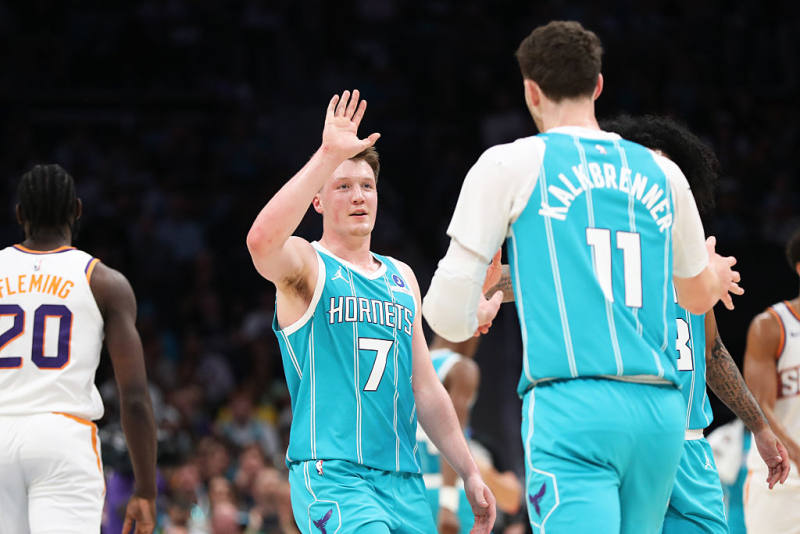 Hornets rookie Kon Knueppel sets franchise single-season three-point record in win vs Suns image