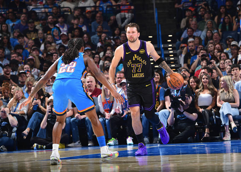 Luka Doncic suffers hamstring injury in Lakers' game vs OKC image