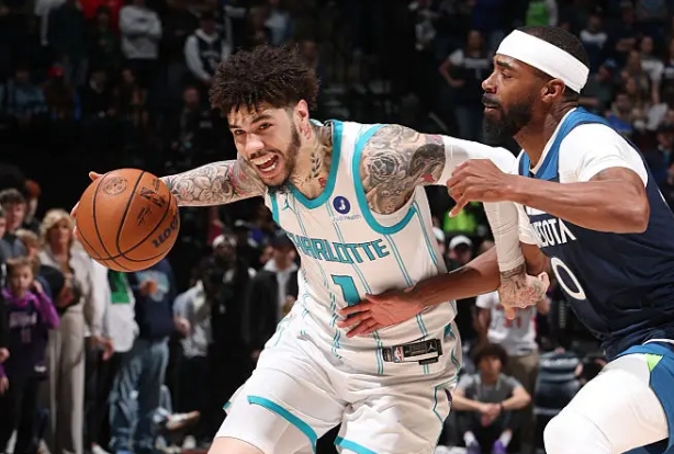 Hornets surge past Wolves for fourth straight win image