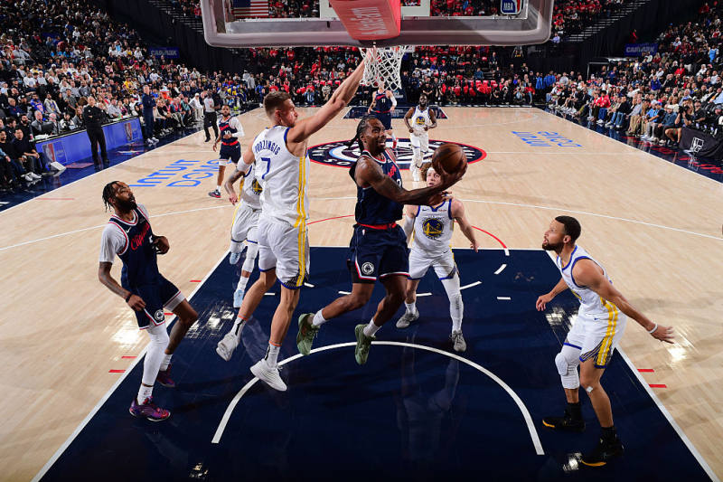 AT THE HALF: No. 9 LA Clippers lead No. 10 Golden State 61-53 in NBA Play-In Game image