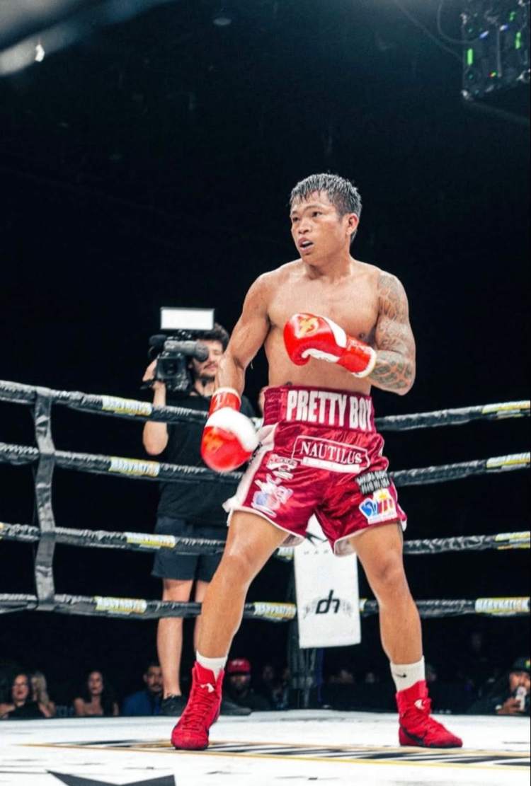 Ancajas makes strong featherweight debut image