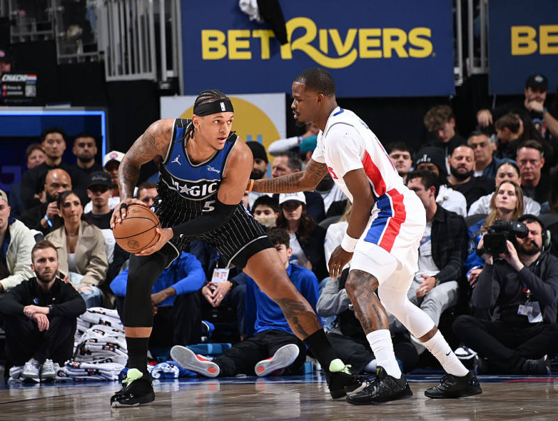 Magic stun Pistons in Game 1 to grab early series lead image