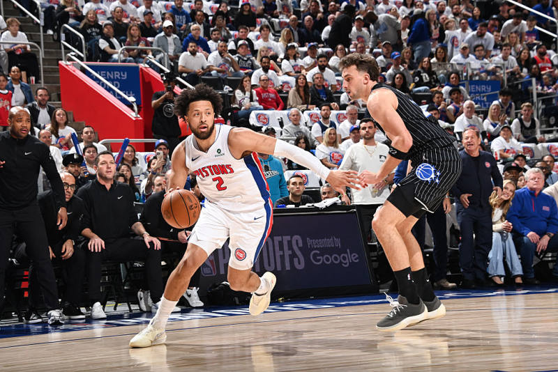 AT THE HALF: Detroit and Orlando all tied at 46-46 in Game 2 image