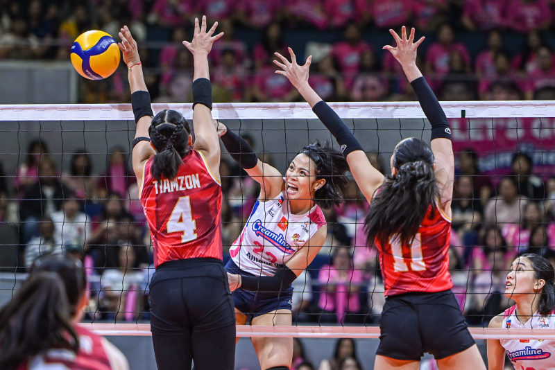 SET 3 UPDATE: Creamline wins 3rd set over Cignal in Finals Game 2 image