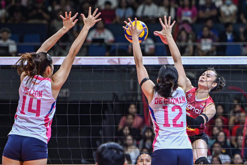 SET 2 UPDATE: Cignal wins 2nd set over Creamline in Finals Game 2 image