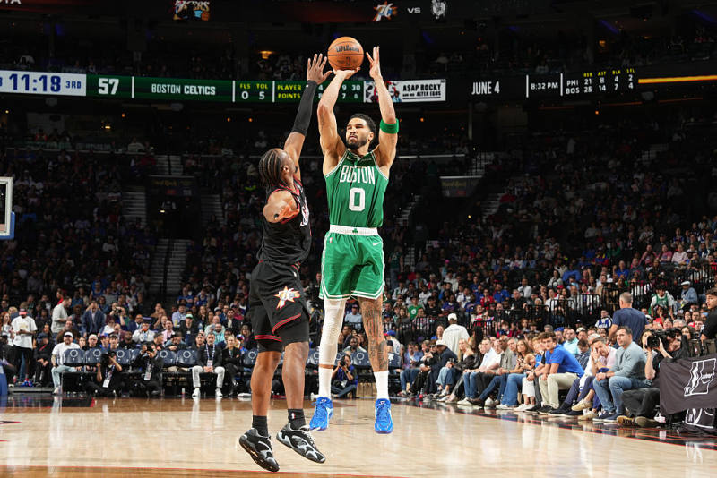 Celtics close strong in Game 3 to retake series lead over Sixers image