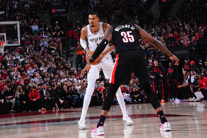 Wemby scores 27 in Game 4 return as Spurs grab 3-1 series lead vs Blazers image