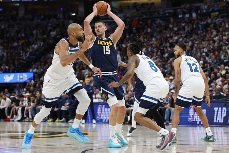 AT THE HALF: Nuggets lead Timberwolves 60-51 in must-win Game 5 image