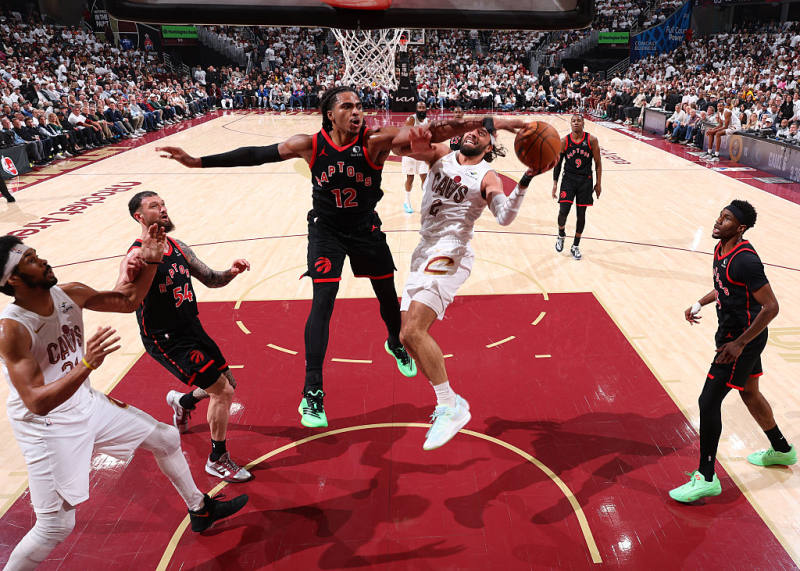 AT THE HALF: Raptors lead Cavaliers 74-67 in Game 5 as Ingram exits with heel injury image