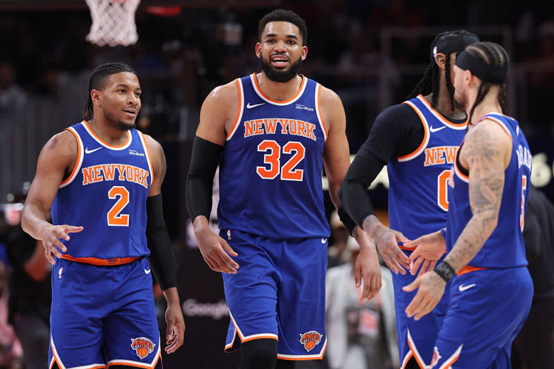Knicks unleash historic first half to obliterate Hawks, clinch series image