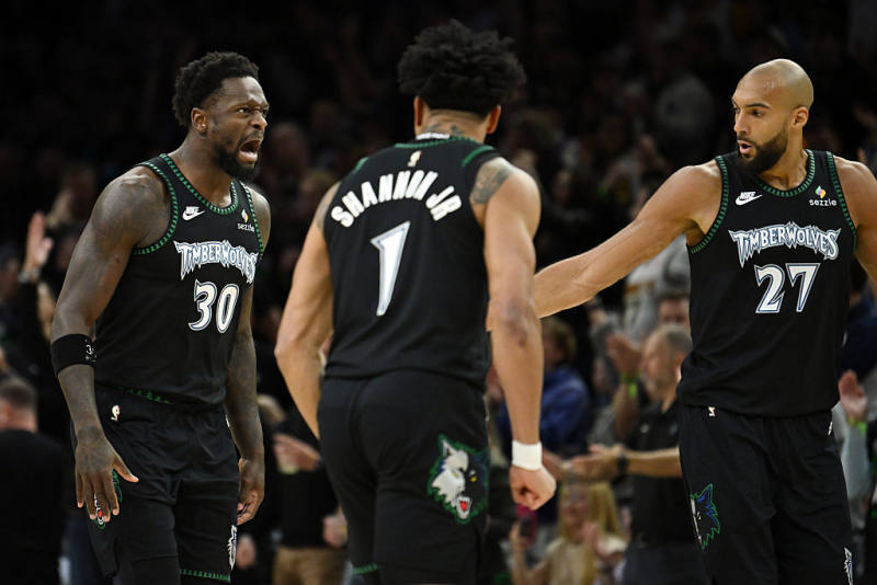 AT THE HALF: Wolves lead Nuggets 57-50 in Game 6, close in on series clincher image