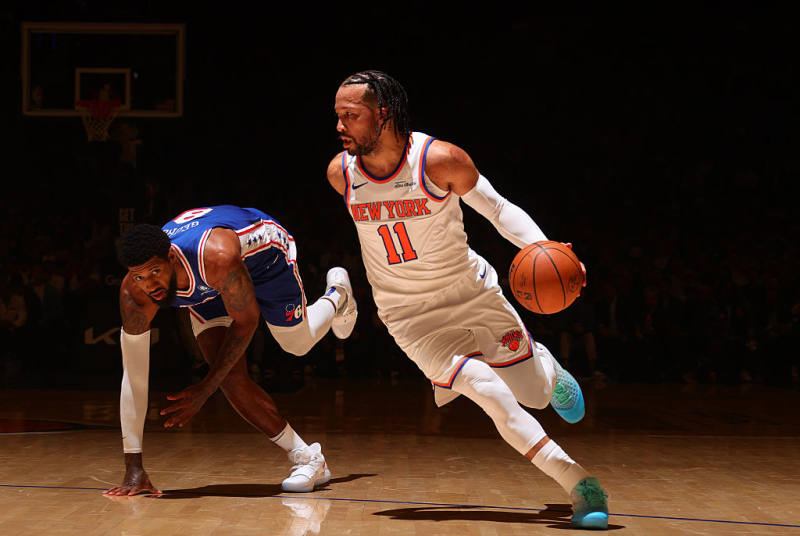 AT THE HALF: Knicks lead 76ers 74-51 in Game 1 image