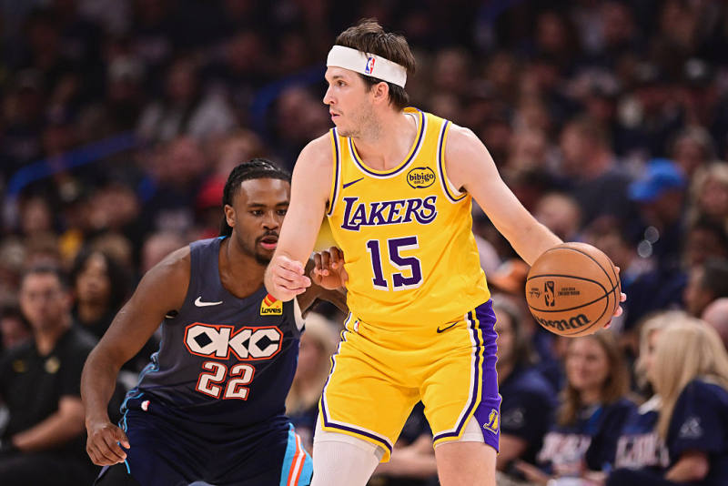 AT THE HALF: LA Lakers lead OKC Thunder 58-57 in Game 2 image