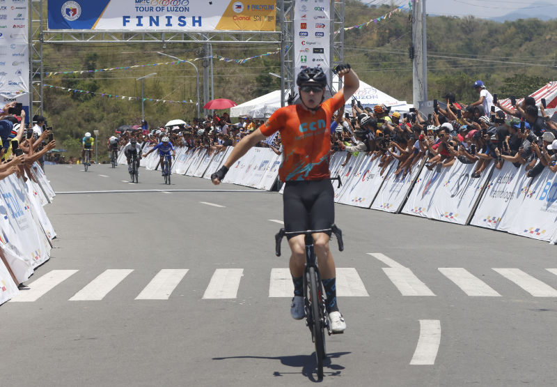 Danish rider strikes gold image