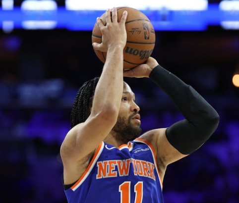 Brunson takes over as Knicks move one win from sweep image