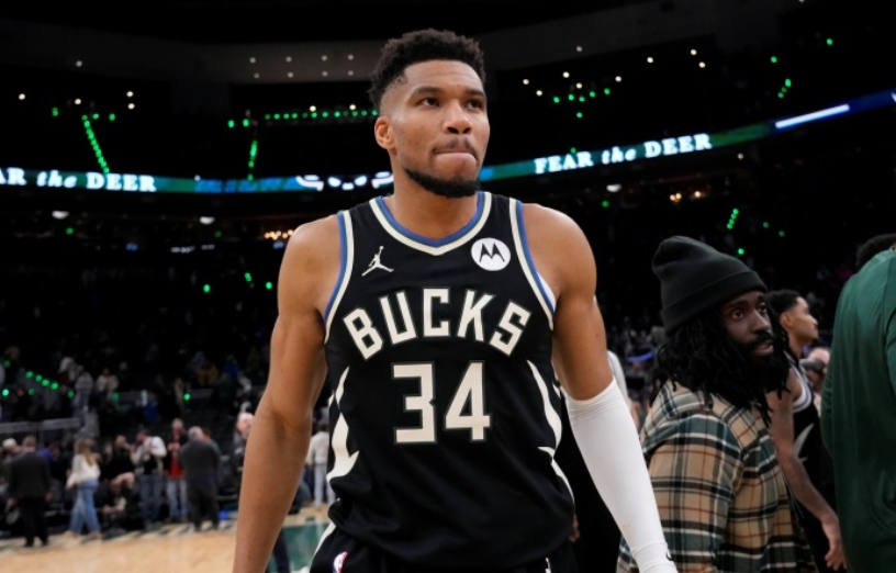 Bucks Open to Trade Offers for Giannis Antetokounmpo image