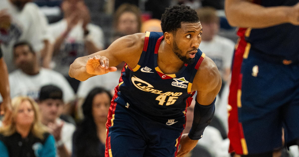 Donovan Mitchell explodes for 43 as Cavs beat Pistons in Game 4 image